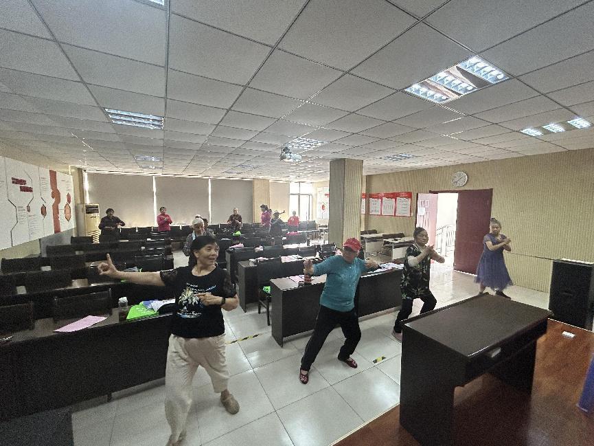 郑州市上街区科普大学喊您来练“八段锦”