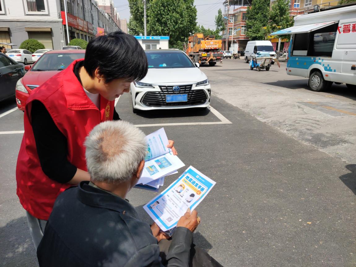 新郑市科学技术协会开展“人人讲安全个个会应急”科普宣传活动