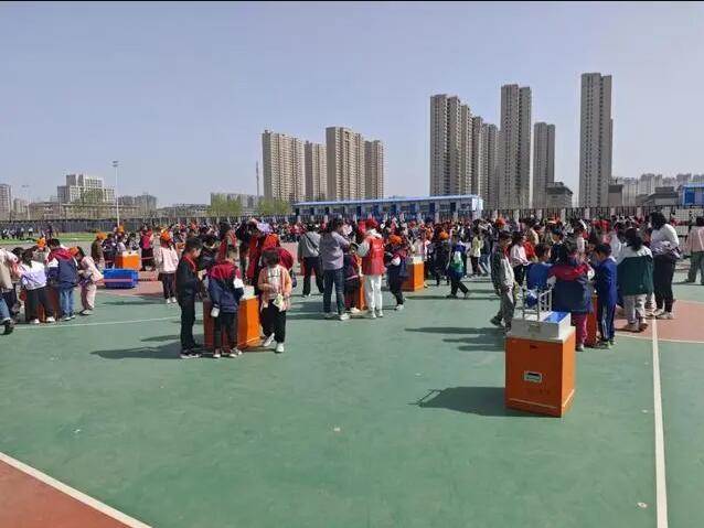 惠济区英才街小学迎来科普大篷车