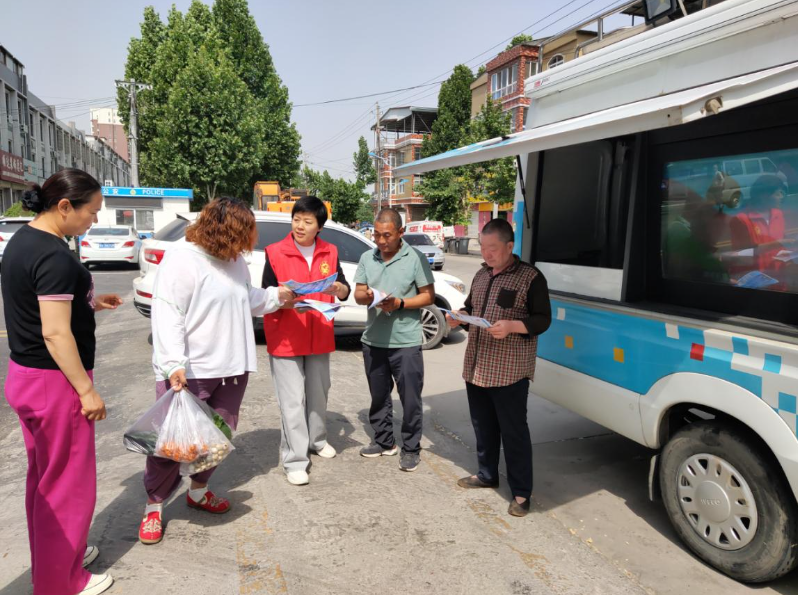 新郑乐发500开展“人人讲安全个个会应急”科普宣传活动