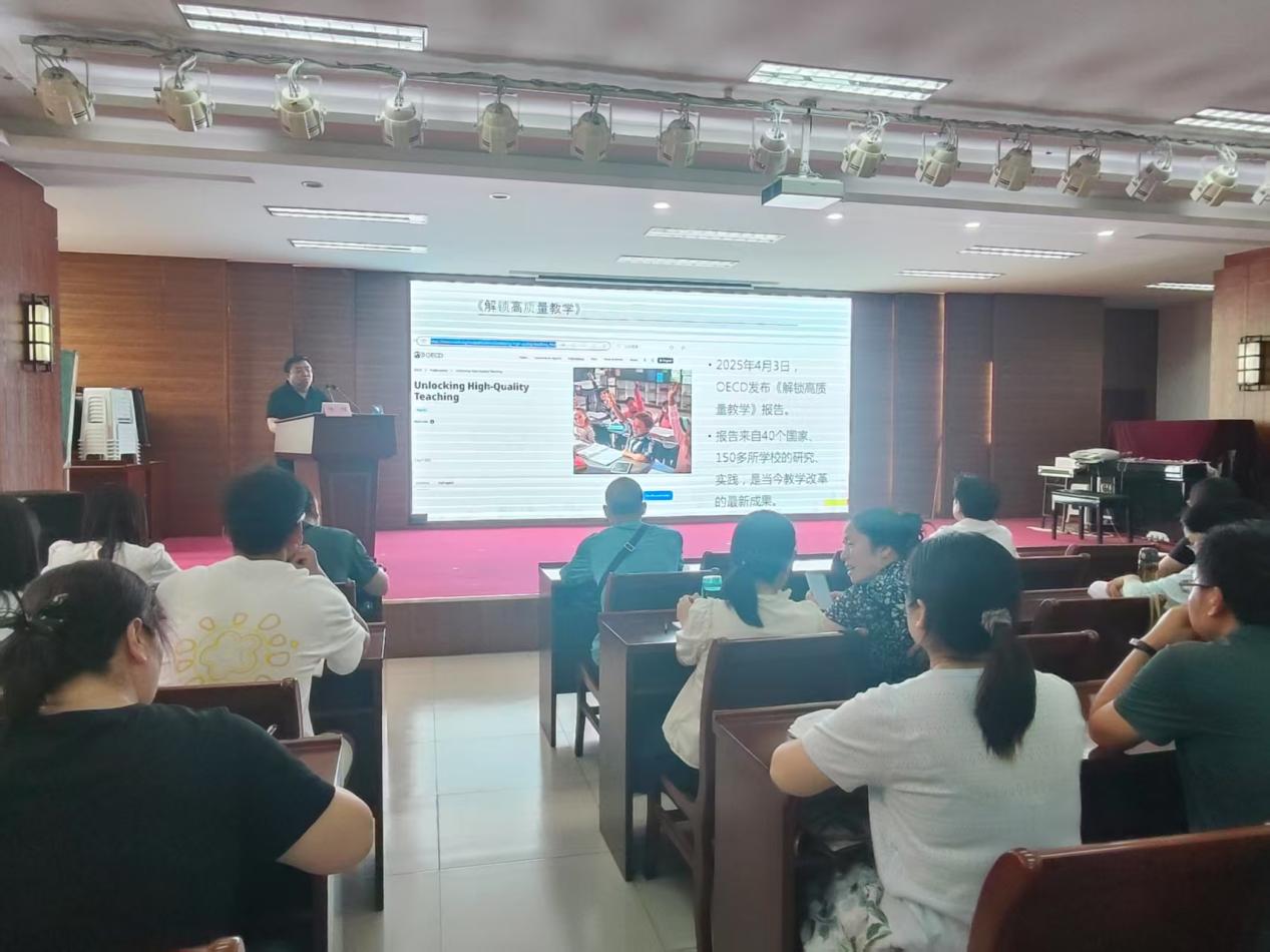 登封乐发500、市教育局联合开展2025年登封市乡村教师科学教育提质增效培训