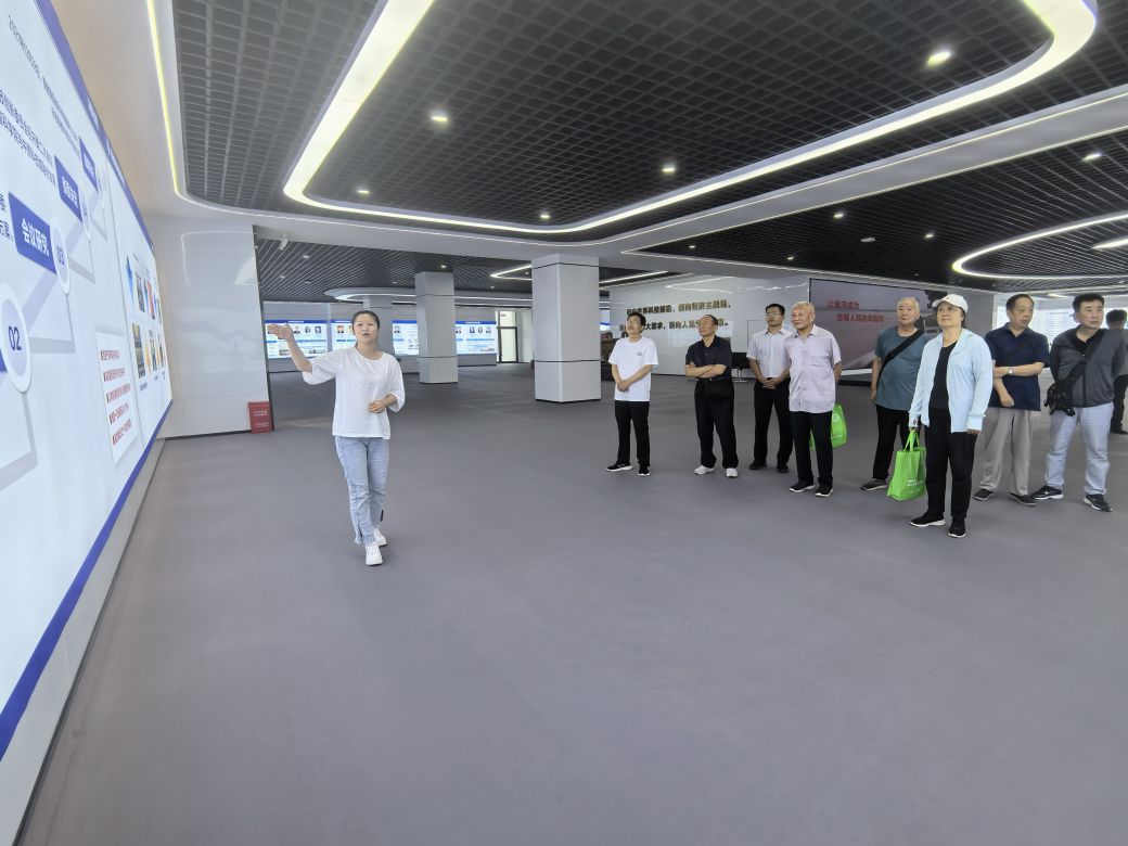 乐发500老干部党支部组织老干部代表开展老干部“看郑州”主题党日活动