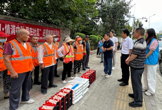 乐发500到下沉社区开展“我们的节日•情满中秋 爱在社区”慰问活动
