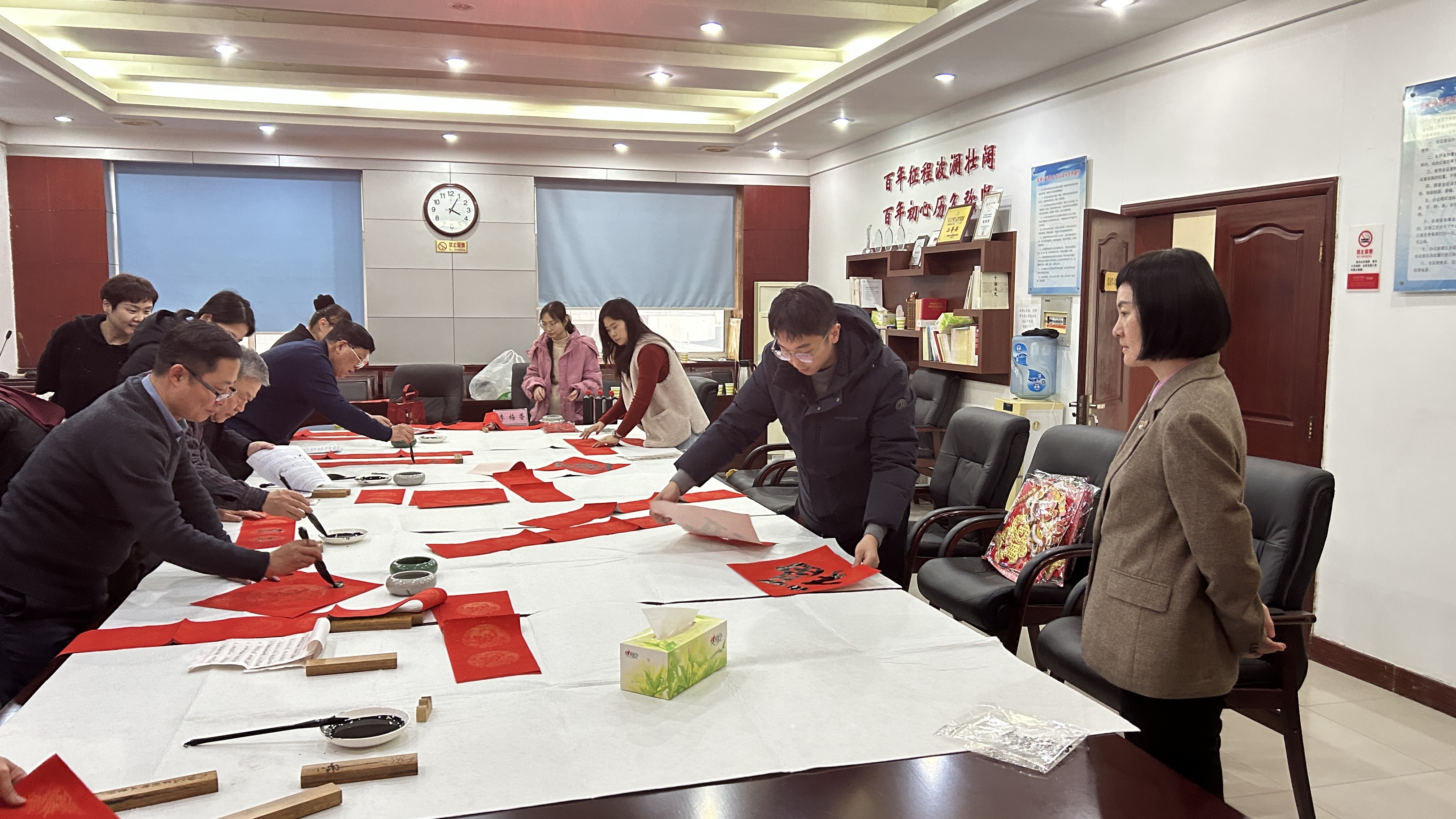 灵蛇献瑞 筑梦前行