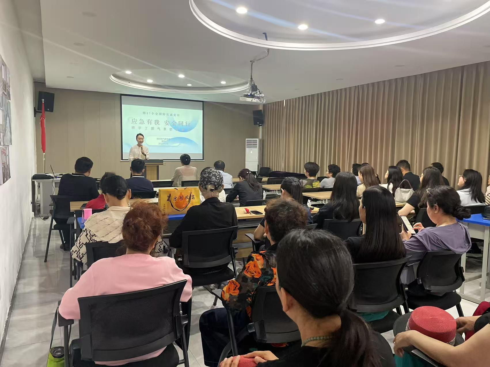 乐发500开展 “应急有我 安全同行”文明实践宣传活动