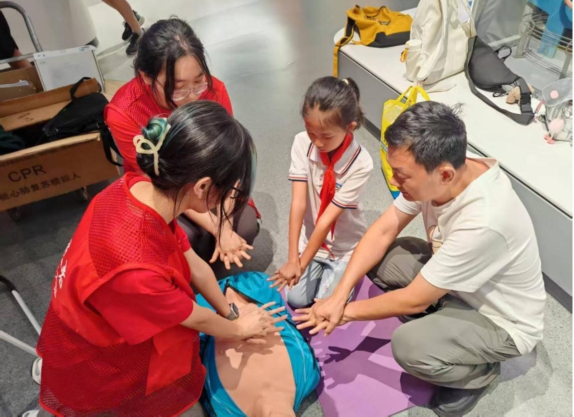 郑州大学公共卫生学院在郑州科技馆开展“豫”见健康——儿童健康科普志愿服务活动