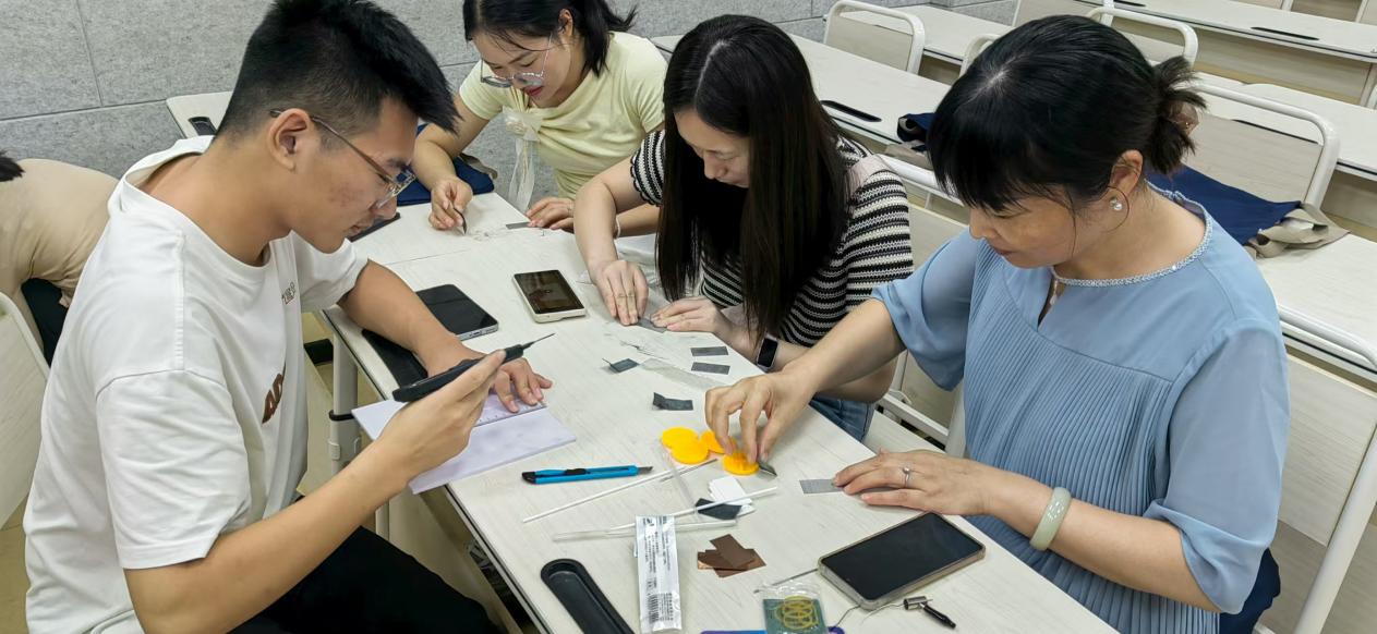 第三届登封市青少年科技运动会竞赛项目指导教师培训活动在实验高中举办