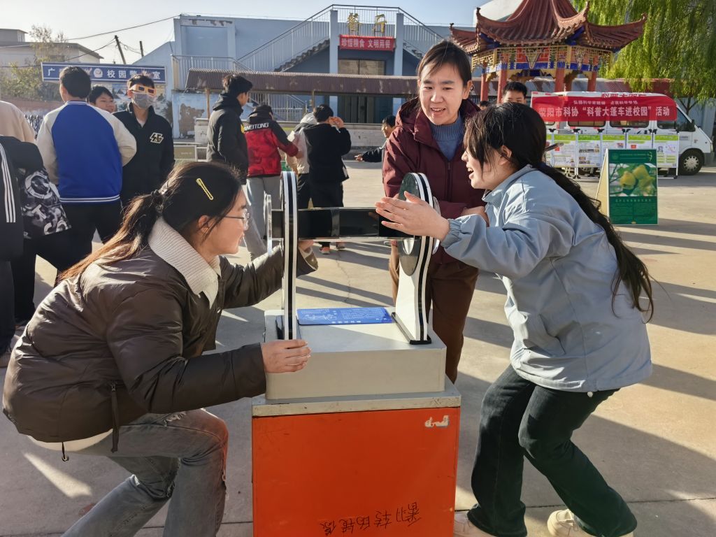 教室外“课堂”，一场暖流与好奇心的双向奔赴