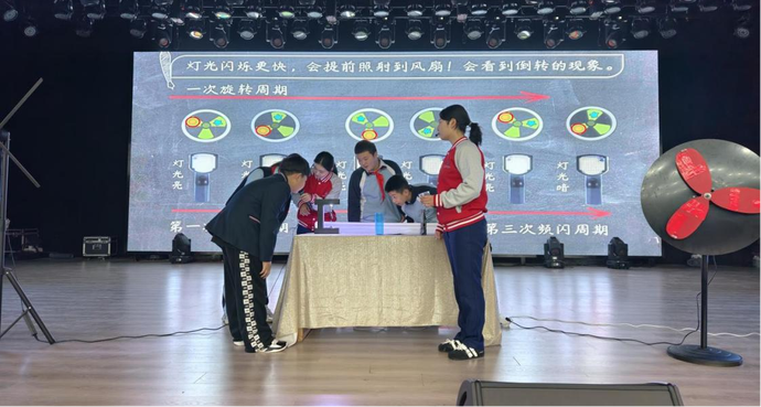 科技进校园 这场“移动课堂”燃爆校园