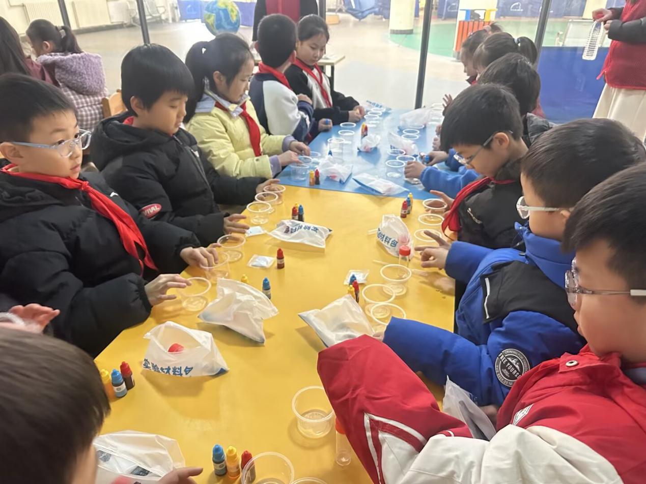 科技润童心   “蚂蚁”科技馆把科学课堂搬进社区